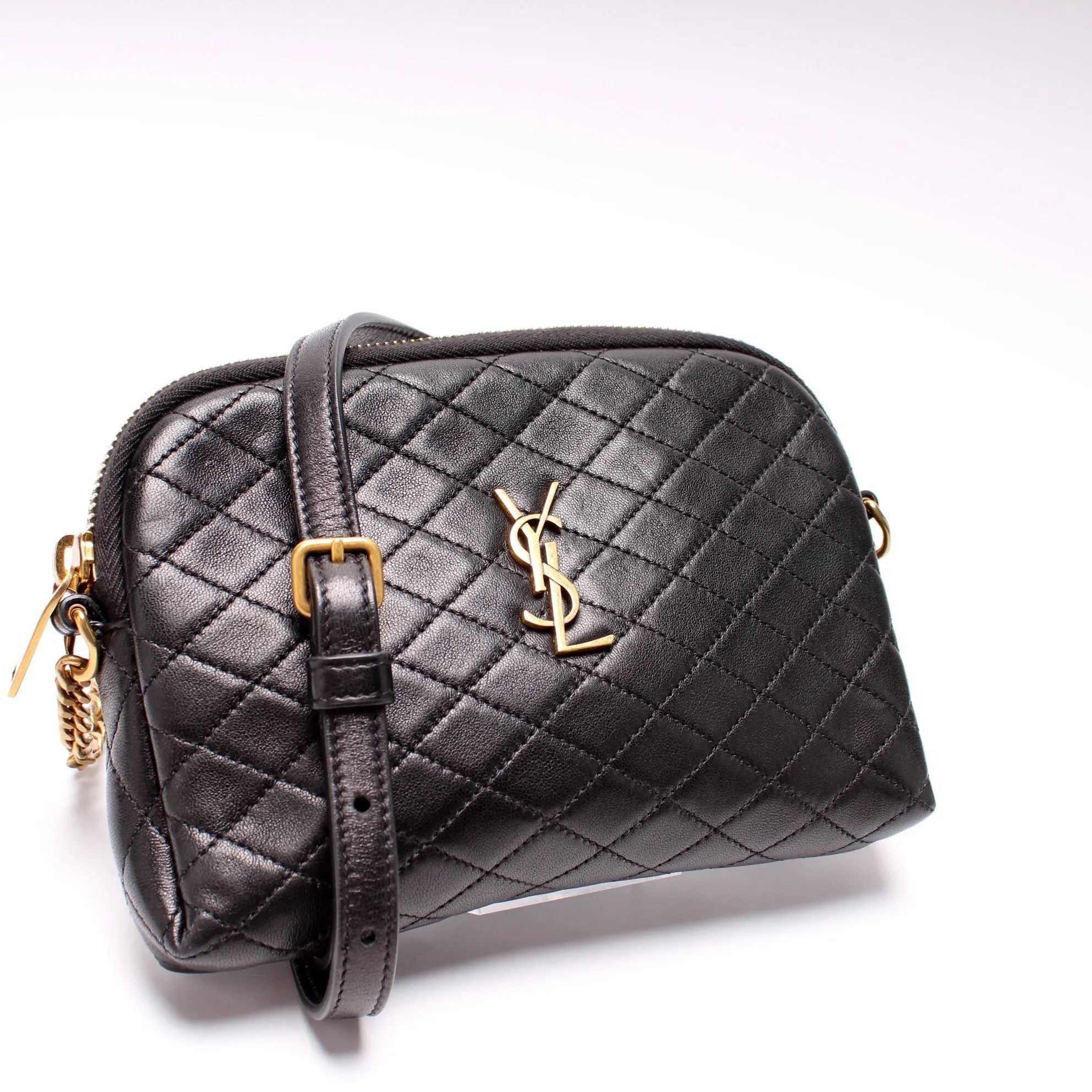 733667 Gaby Zip Pouch Quilted Lambskin