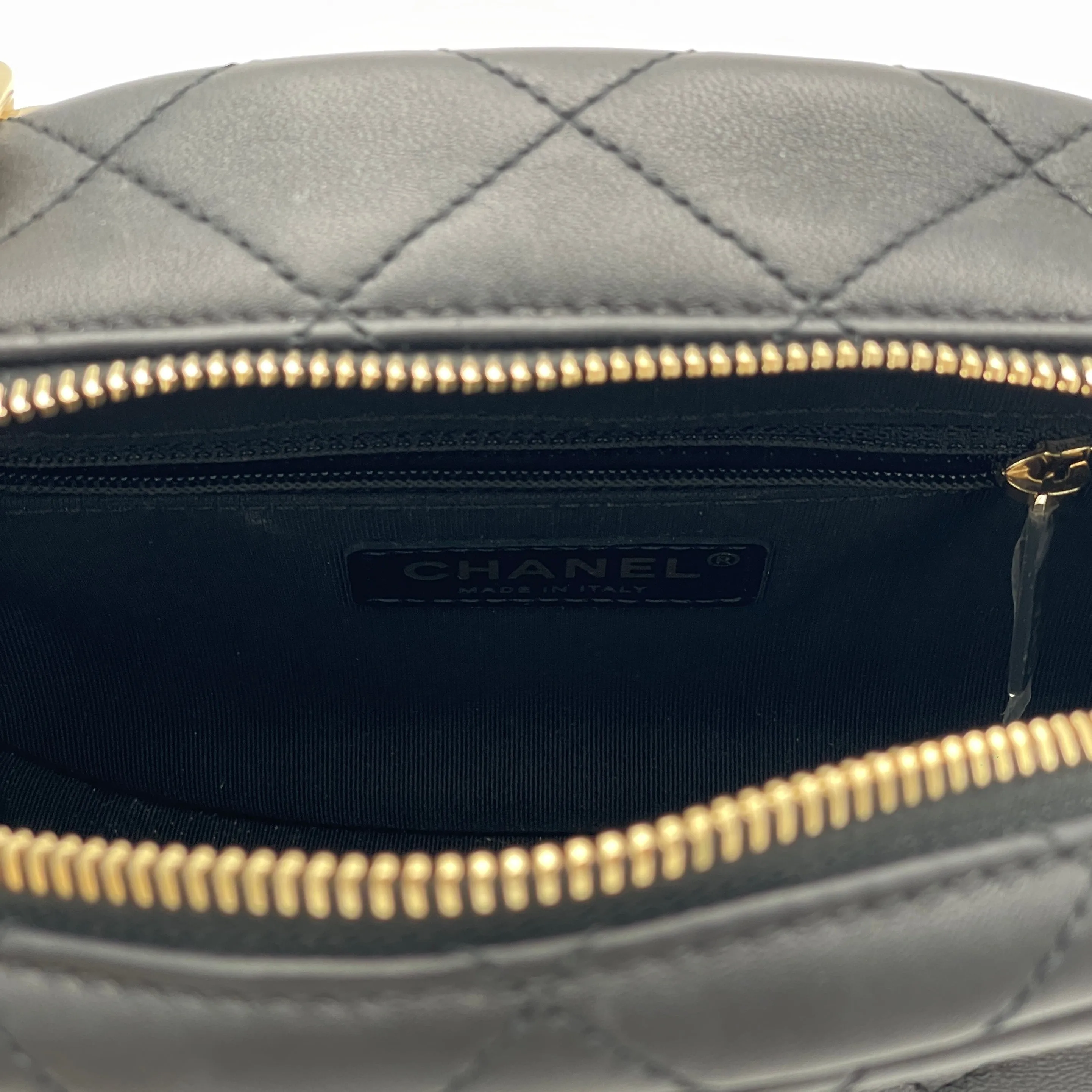CC Quilted Round Black Crossbody Bag in Lambskin, Gold hardware