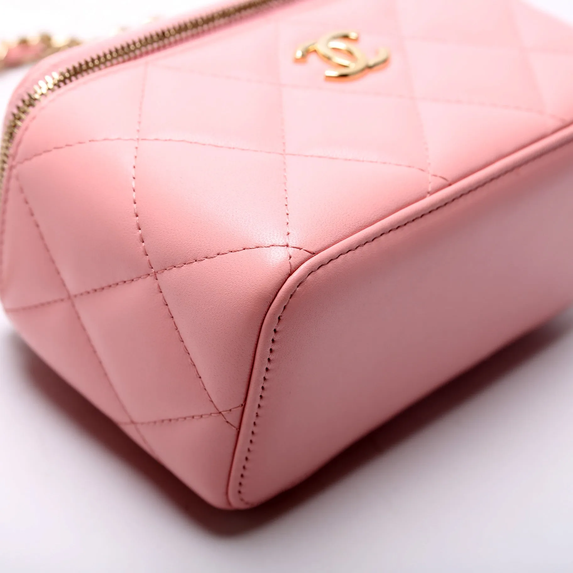 CC Vanity W/ Chain Quilted Lambskin