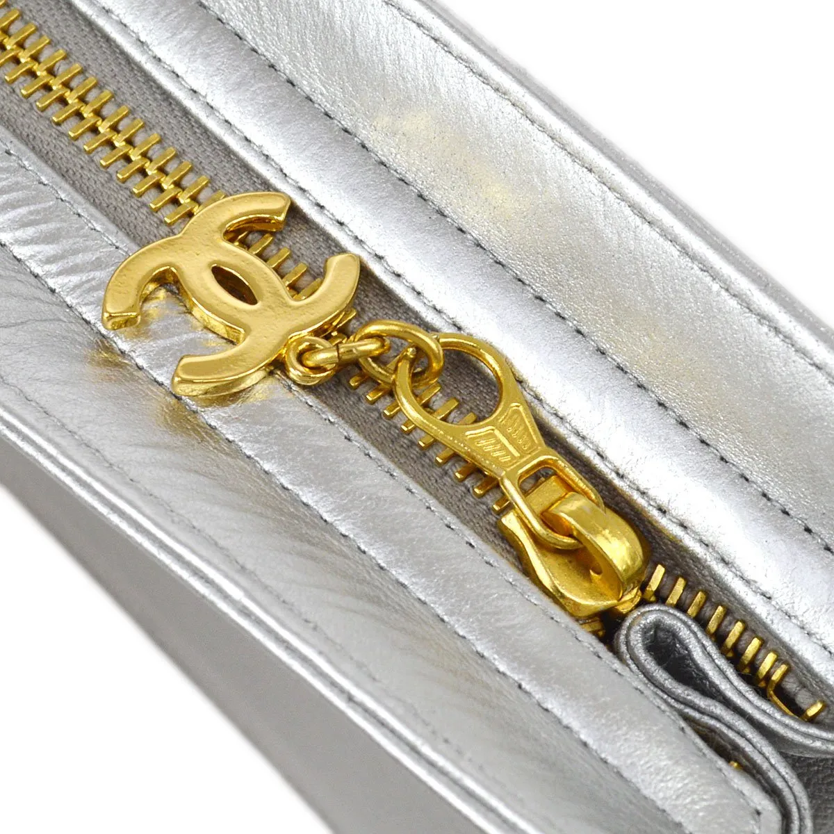 CHANEL 1996-1997 Clutch Hand Bag Silver ao26611