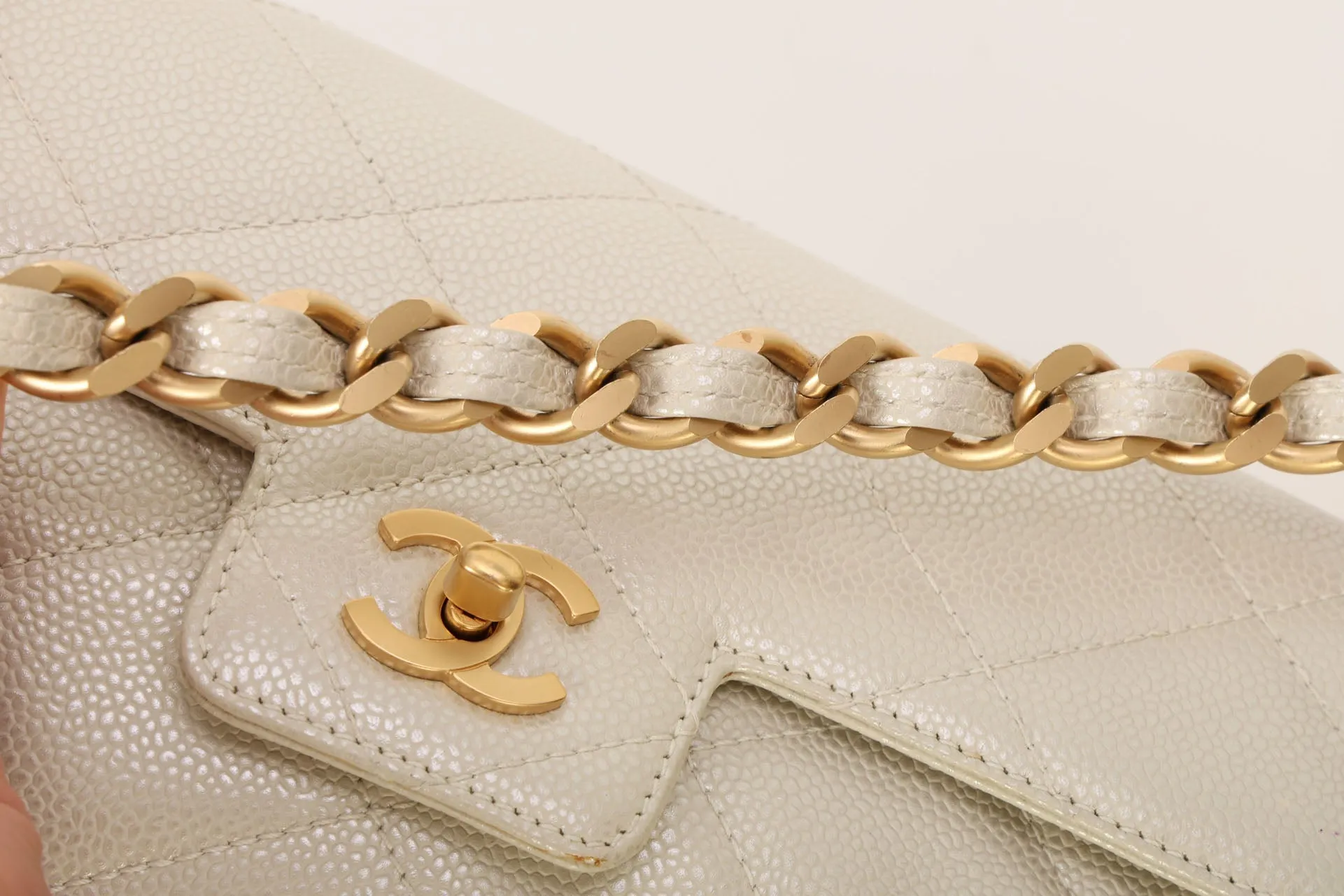 Chanel 2000 Caviar Iridescent Shoulder Bag