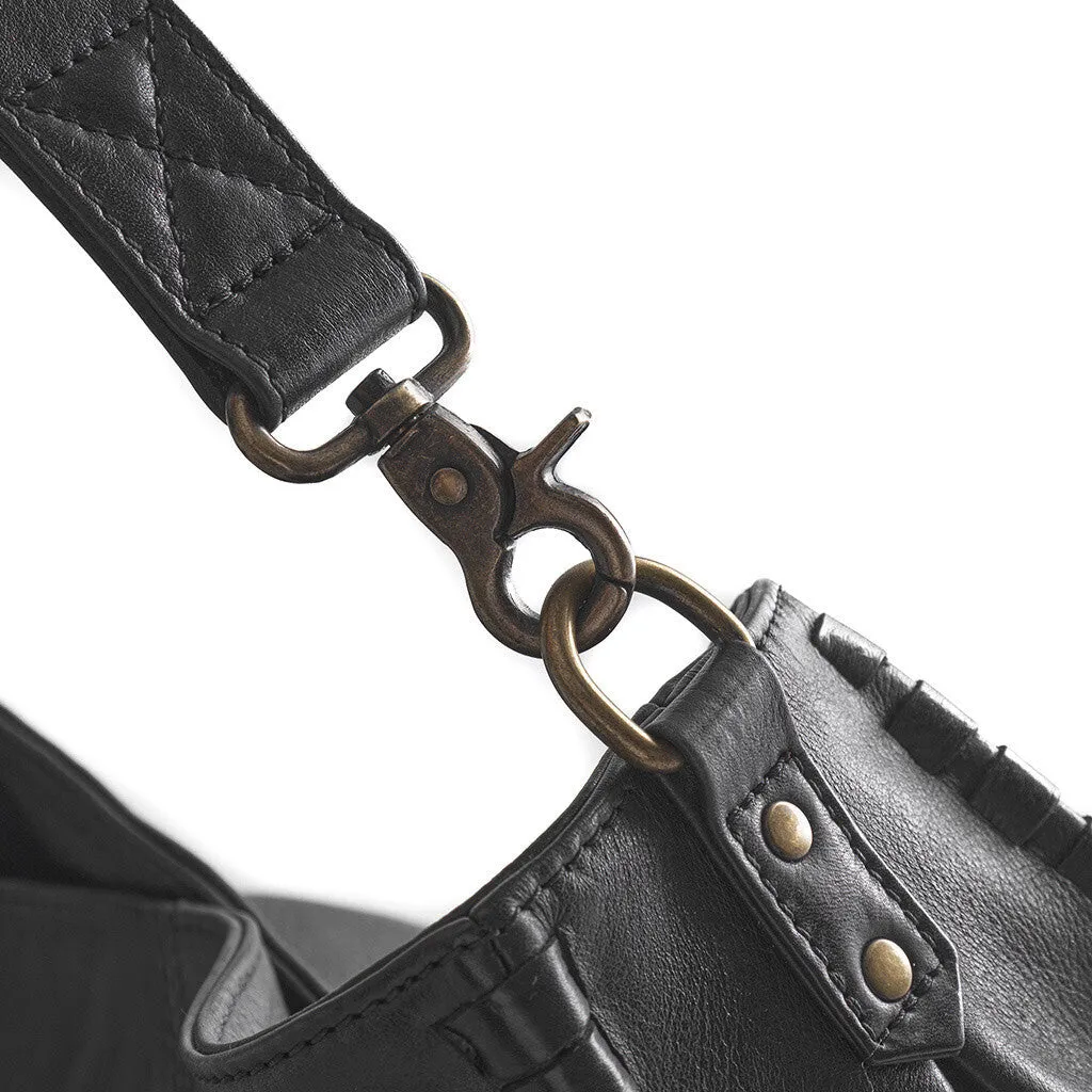 Shoulderbag with delicate edge stitching / 16184 - Black (Nero)
