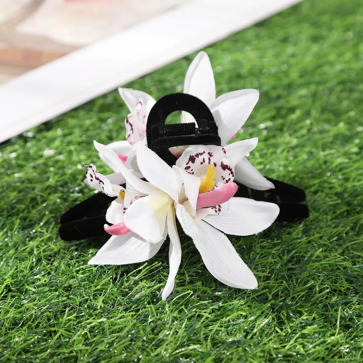 TEEK - Simulated Flowers Hair Clip